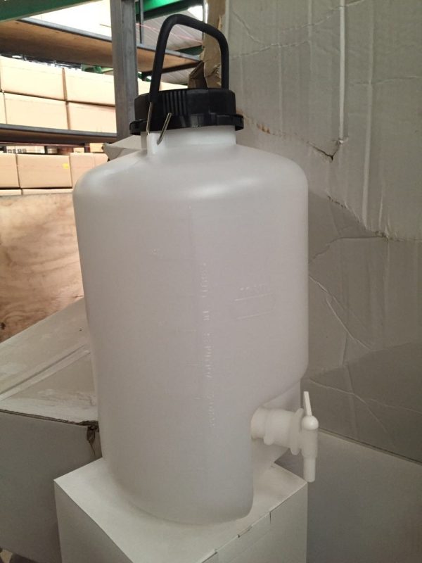 BIDON HDPE 10LT C/LLAVE Y ASA SIWAY UN